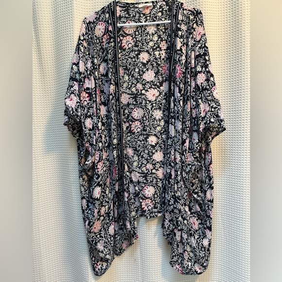 Loft Plus Kimono - Picture 1 of 3